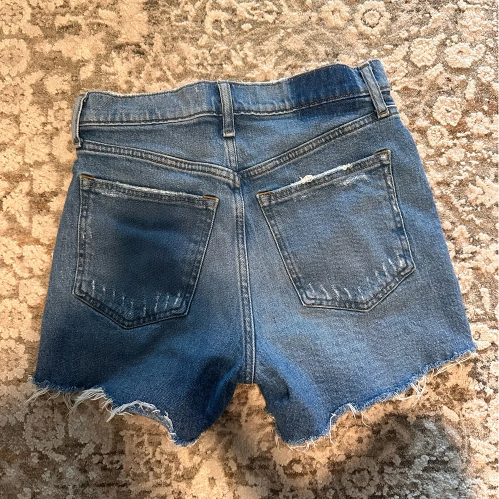 Abercrombie & Fitch High Rise Mom Shorts - 4 inch - Picture 6 of 7